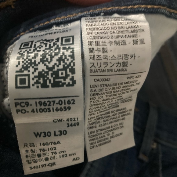 Levi’s Women’s 312 Shaping slim Jeans - Picture 3 of 5